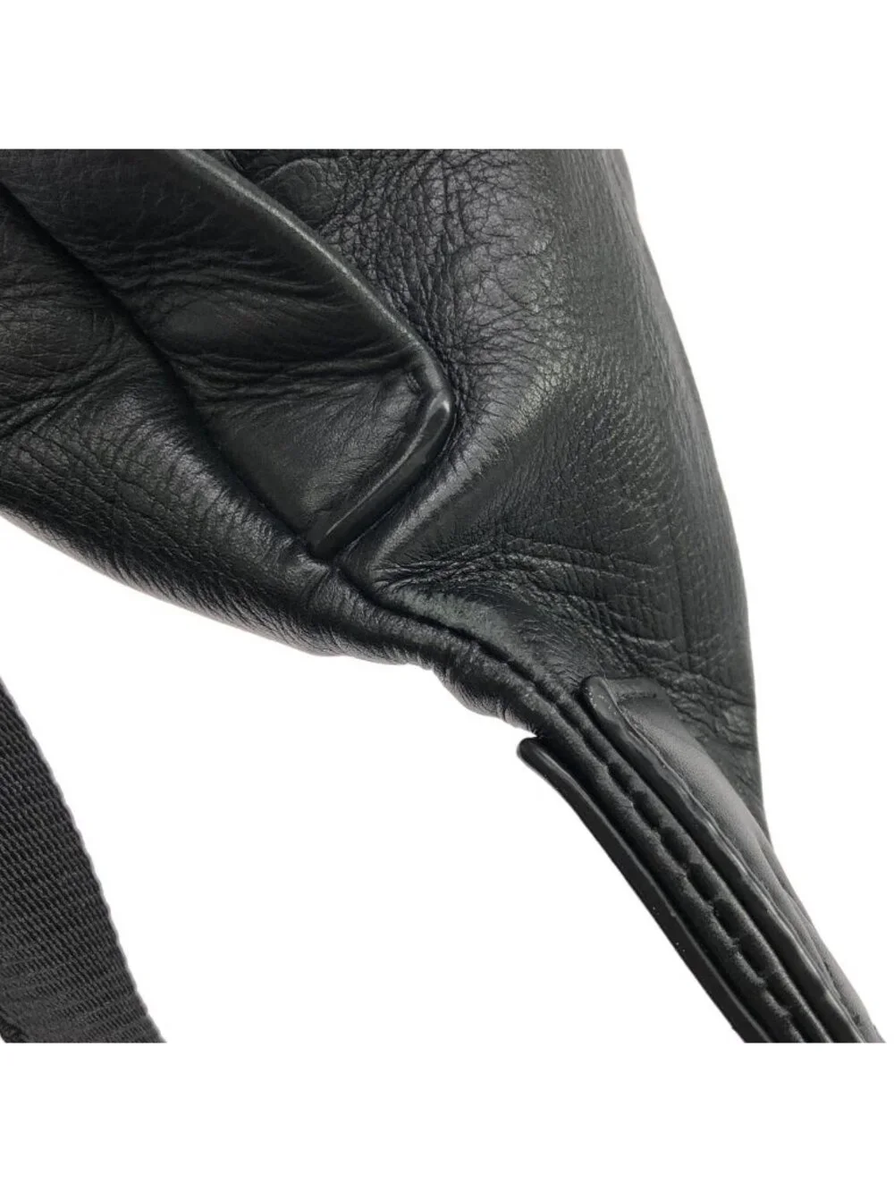 Louis Vuitton Monogram Shadow Discovery Bum